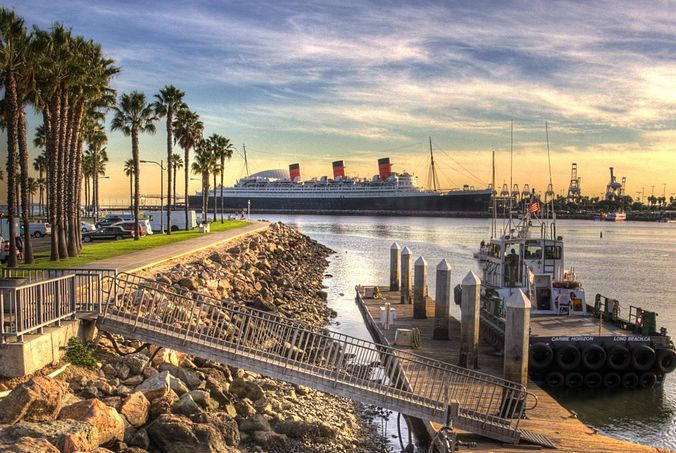 Image of long beach harbour at sunset. Copyright Dave Twolan 2008-2009.